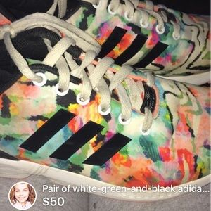 I’m selling a pair of men’s adidas shoes